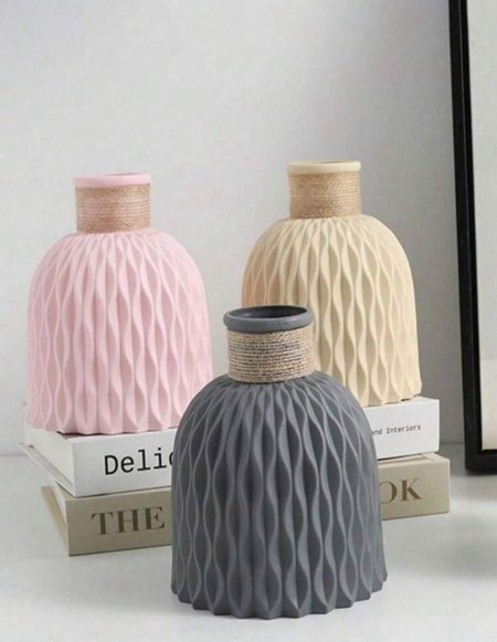 قالب فازة مع نقشة بارزة